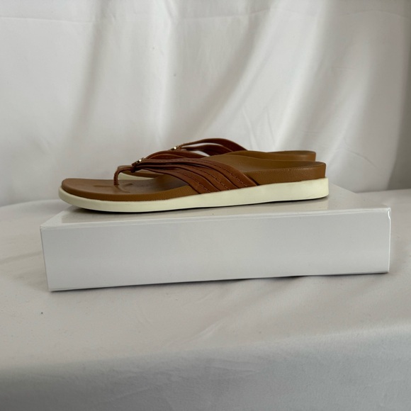 Vionic sandals size 5 - Picture 13 of 14